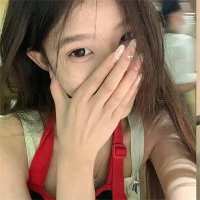 泳池里的男孩